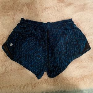 lululemon hotty hot shorts size 2